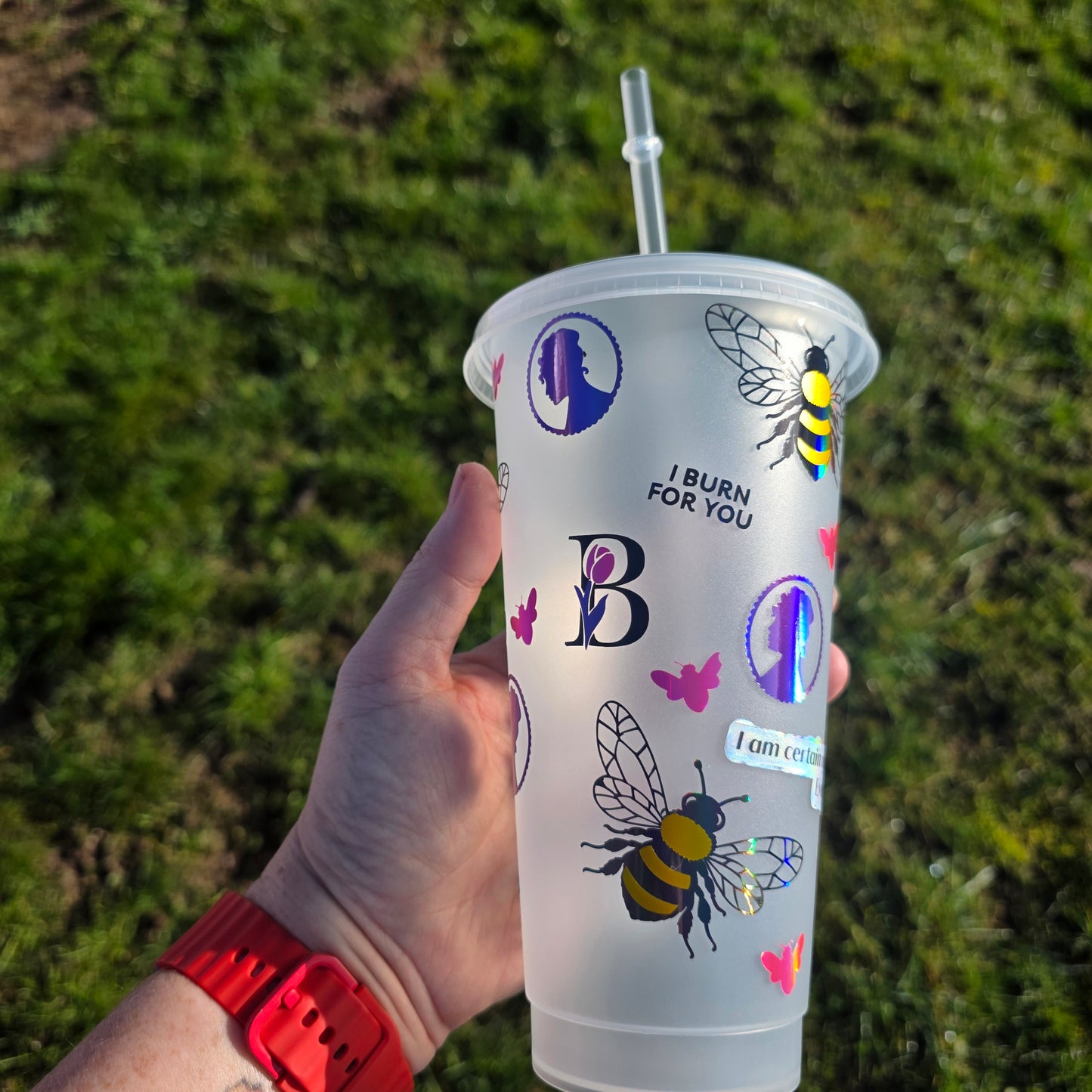 Regency Inspired Bee Tumbler – Romantic Quote Frosted Cold Cup with Straw – Period Romance Aesthetic Gift